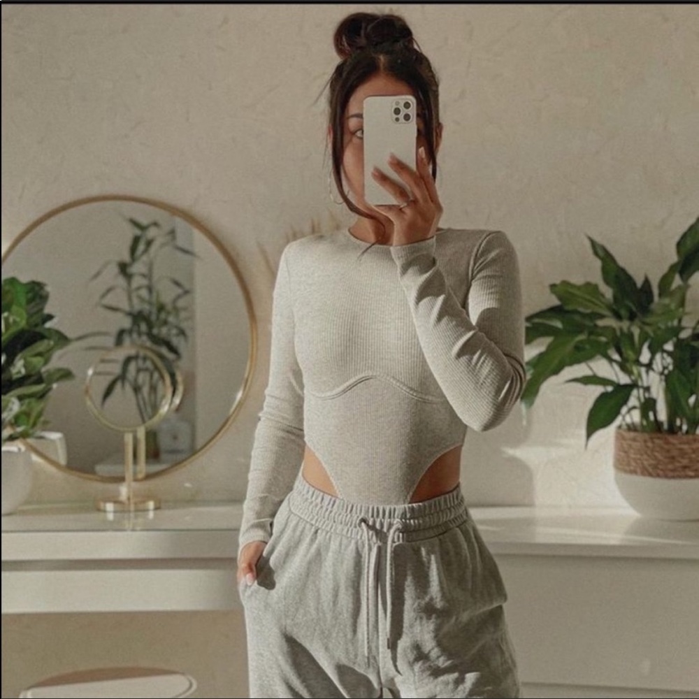 Bloggers Fav Zara Ribbed Bodysuit - Picture 2 of 16